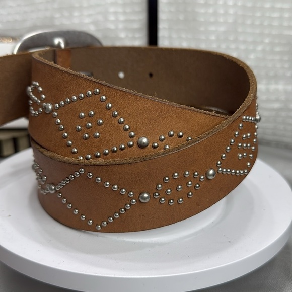 (H) Banana Republic Tan Silver Studded Leather Belt, Size S - Picture 5 of 13